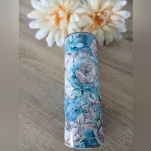 Elegant Blue and White Floral Tumbler